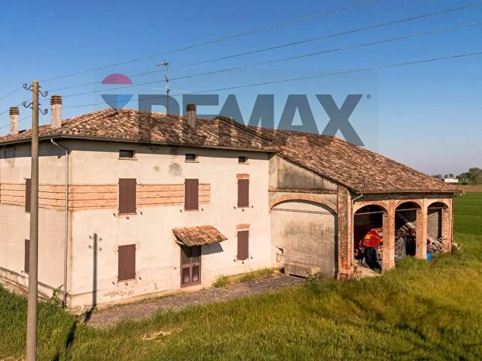 Casa con 6 locali in vendita in Polesine Zibello