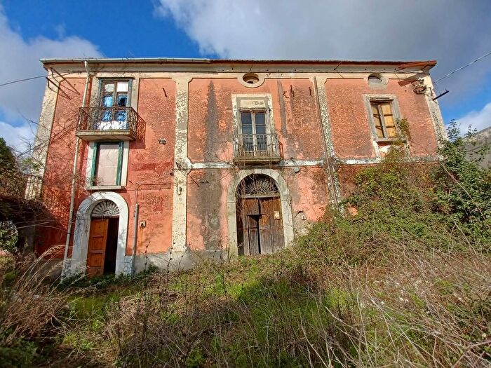 Casa con 10 locali in vendita in Via Tiziano, Montecorvino Rovella