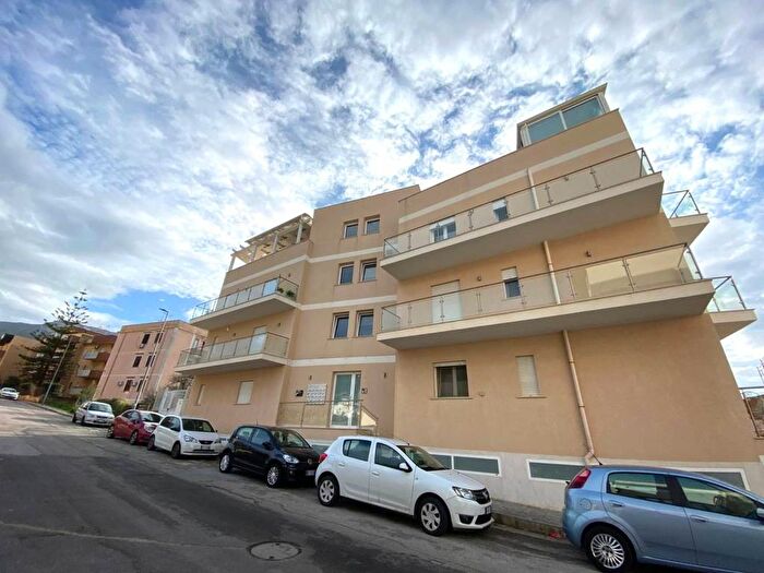 Appartamento trilocale in affitto in Via Vincenzo Bellini, Centro, Terrasini