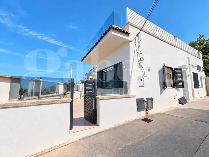 Appartamento trilocale in affitto in Via Raffaele Imbò, Monte Di Procida
