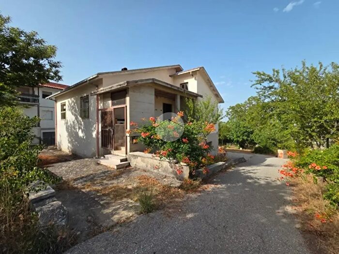 Casa quadrilocale in vendita in Contrada Colle Longo, Campobasso