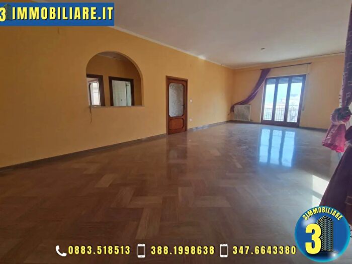 Appartamento con 5 locali in vendita in Trani