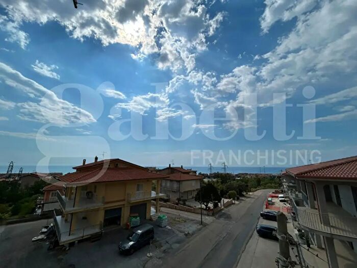 Appartamento con 6 locali in vendita in Via del Bruzi, Belvedere Marittimo