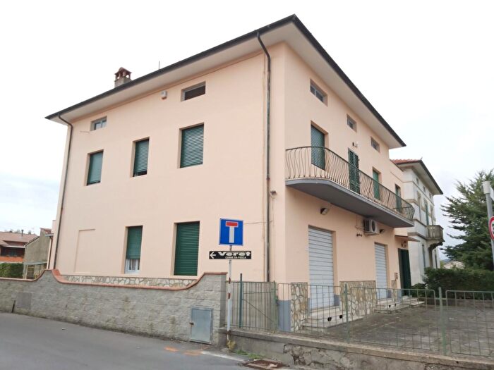 Casa con 9 locali in vendita in Ia S Martino, Capannori