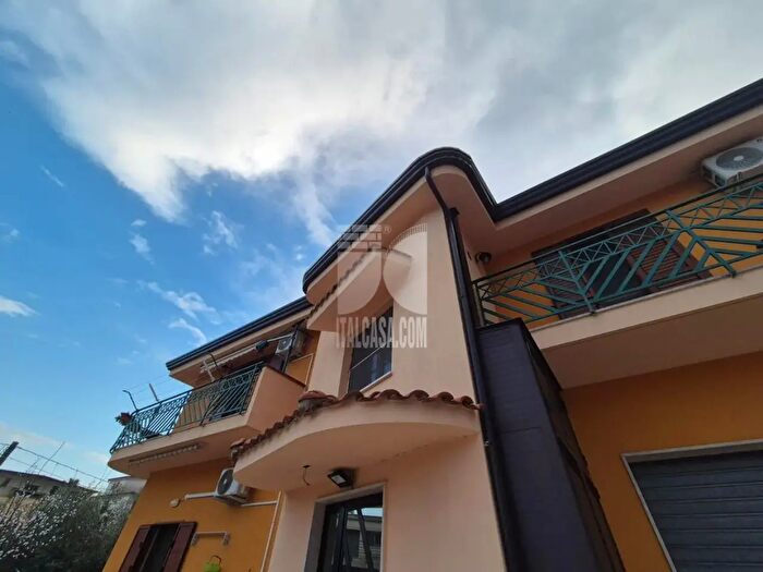Appartamento trilocale in vendita in Via Crucoli, Crotone