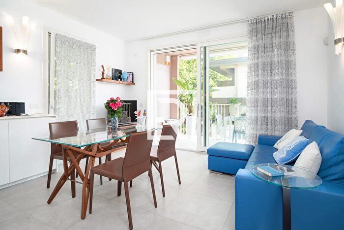 Appartamento trilocale in vendita in Via Fratelli Sintoni Cesenatico, Cesenatico