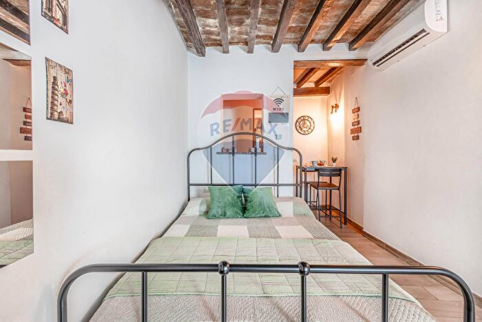 Appartamento trilocale in vendita in Borgo Bernabei, Parma