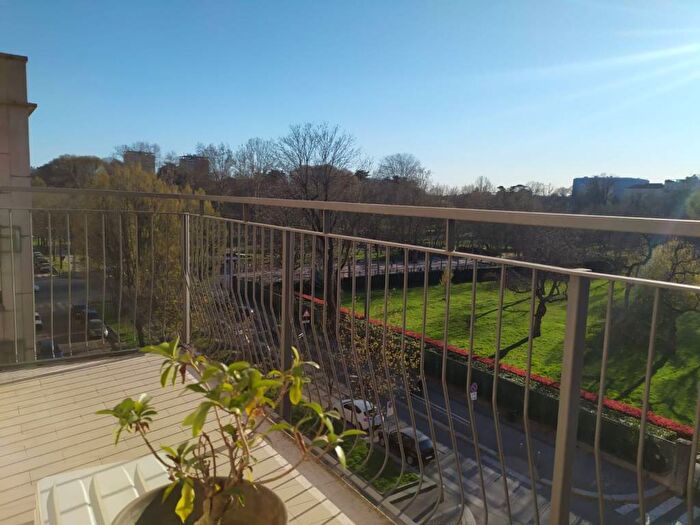 Appartamento trilocale in affitto in Via Carlo Vittadini, Bocconi, Milano