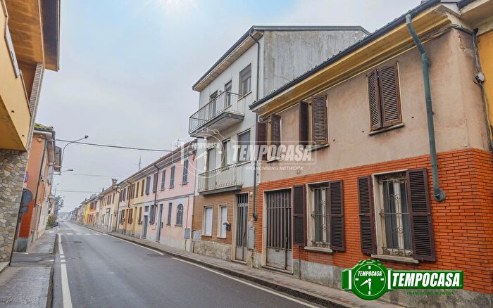 Casa quadrilocale in vendita in Via G Garibaldi, Cava Manara