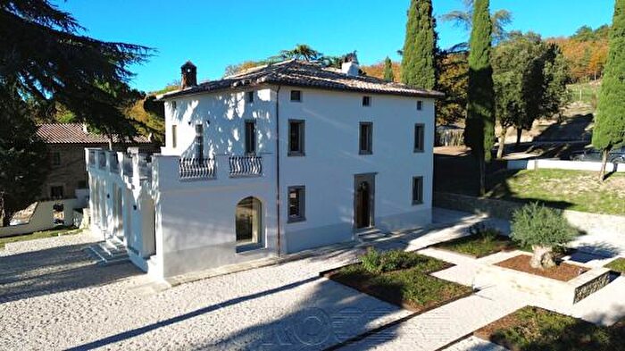 Casa con 6 locali in vendita in Tuoro Sul Trasimeno
