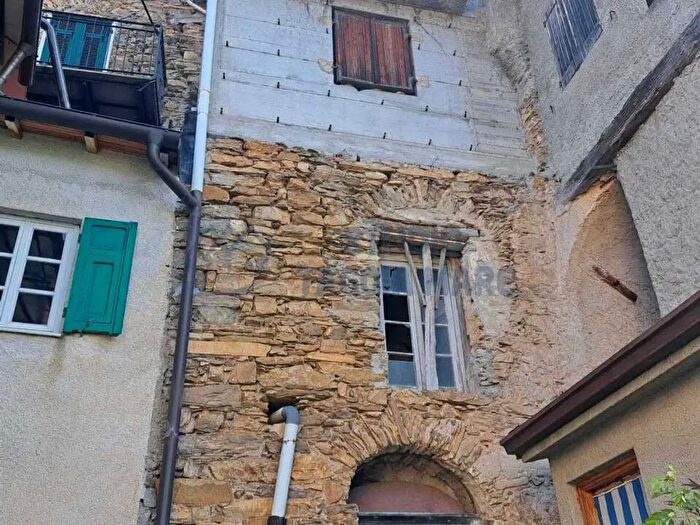 Casa quadrilocale in vendita in Via Quattro Novembre, Molini Di Triora