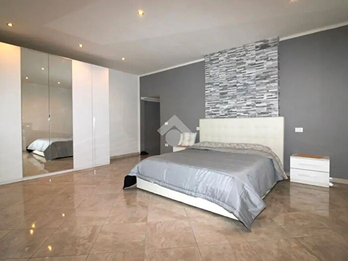 Casa con 6 locali in vendita in Strada Statale Fiorentina, Pistoia