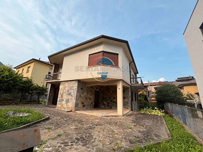 Casa quadrilocale in vendita in Via Padre Leon Dehon, Albino