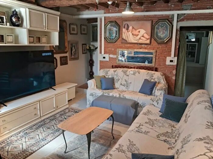 Casa trilocale in vendita in Lucca