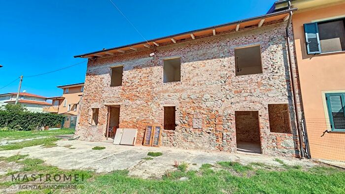 Casa con 5 locali in vendita in Altopascio