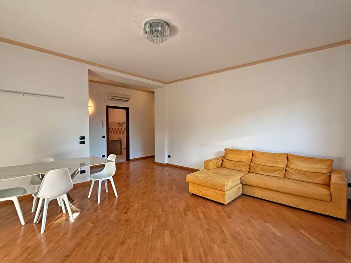 Appartamento trilocale in affitto in Piazzale Santafiora, Centro Storico, Parma