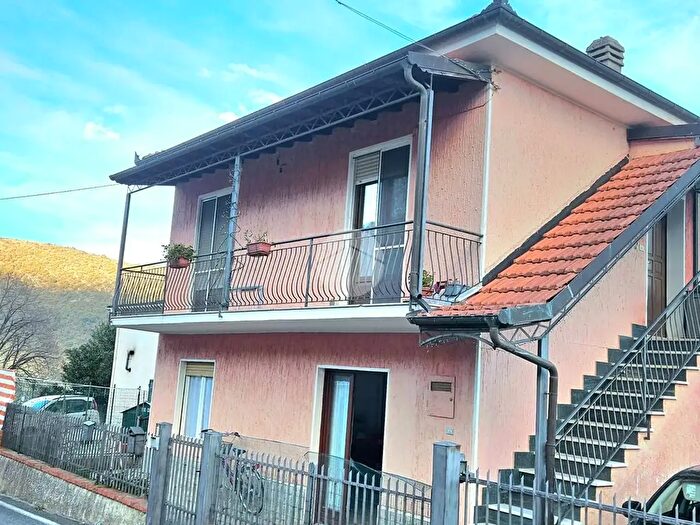 Casa trilocale in vendita in Via Grillarine, Diano Arentino