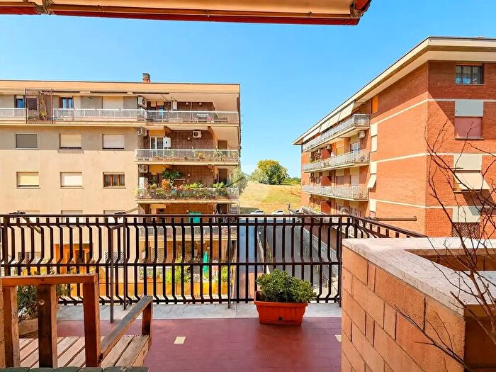 Appartamento quadrilocale in vendita in Via Franco Bartoloni, Roma