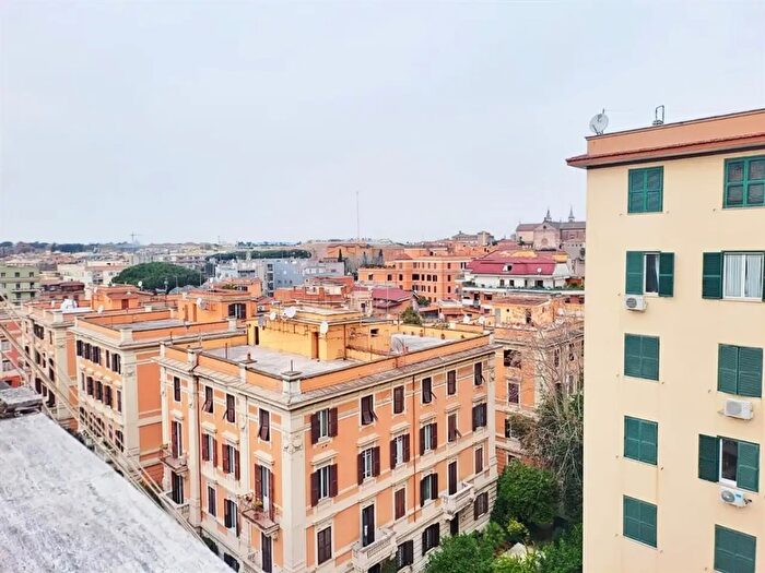 Appartamento trilocale in affitto in Via Claterna, Roma