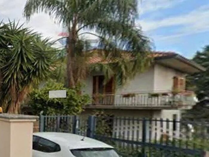 Appartamento trilocale in affitto in Via Luigi Capuana, Aci SantAntonio