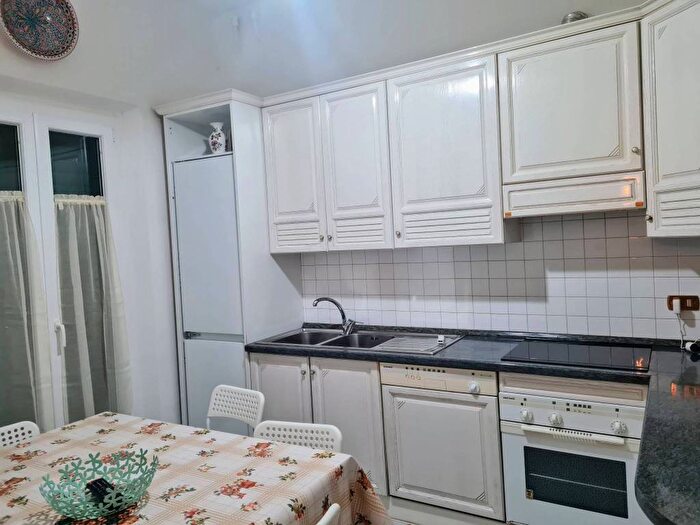 Appartamento con 5 locali in affitto in Via Giuseppe Saverio Mercadante, Porta al Prato San Jacopino, Firenze