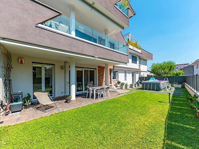 Appartamento trilocale in vendita in Via Aurelio dell' Acqua, Uboldo