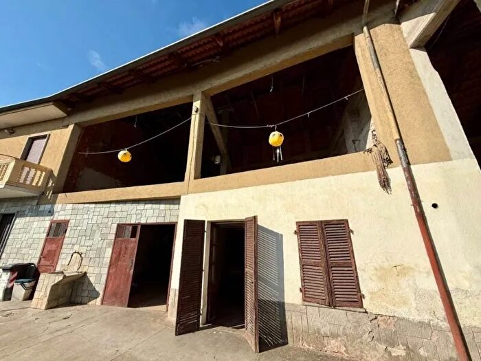 Casa con 6 locali in vendita in Via Teglia Carmagnola, Carmagnola