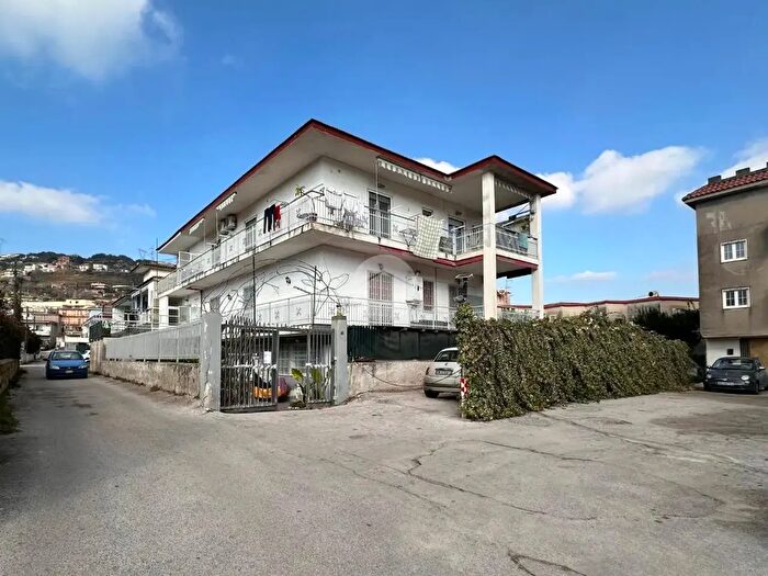 Appartamento quadrilocale in vendita in Via Pisciarelli, Pozzuoli