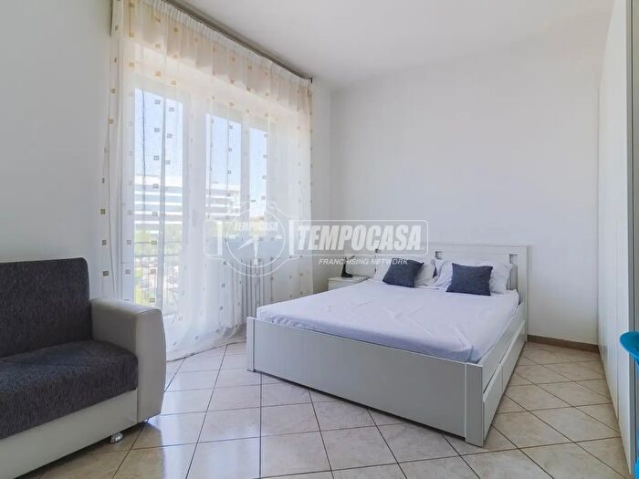 Appartamento trilocale in affitto in Via Mincio, Milano