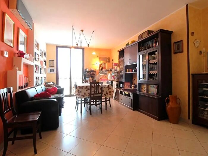 Appartamento quadrilocale in vendita in Via Grassi, Reggio Emilia