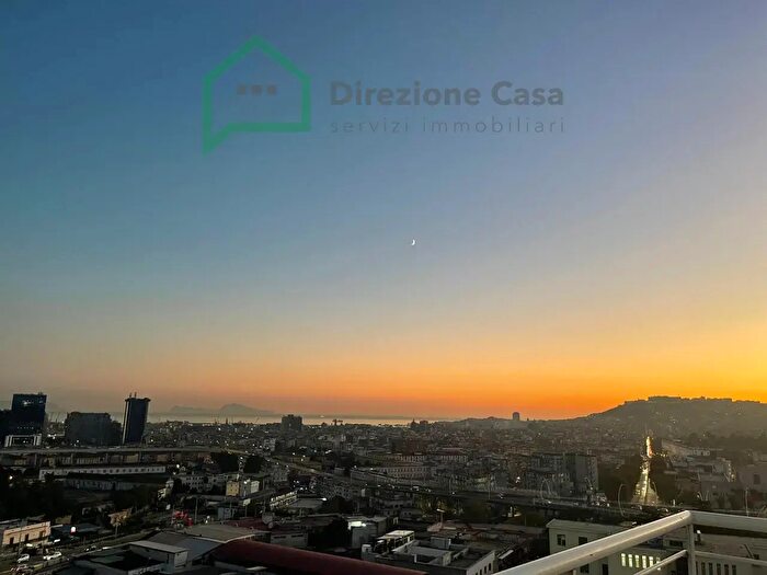 Appartamento trilocale in vendita in Via Nuova del Campo, Napoli