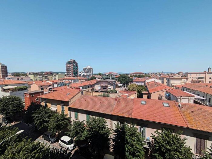 Appartamento trilocale in affitto in Via Cristoforo Colombo, Centro, Follonica