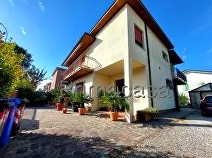 Casa con 8 locali in vendita in Carpi