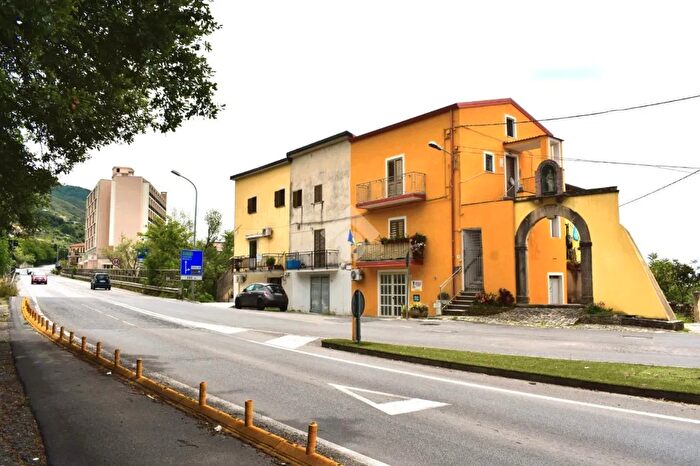 Appartamento quadrilocale in vendita in Via Croce, Paola