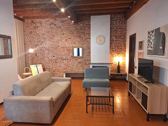 Appartamento trilocale in affitto in Via Magolfa, Navigli Darsena, Milano