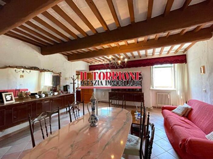 Casa quadrilocale in vendita in Via del Castello, Villa Basilica