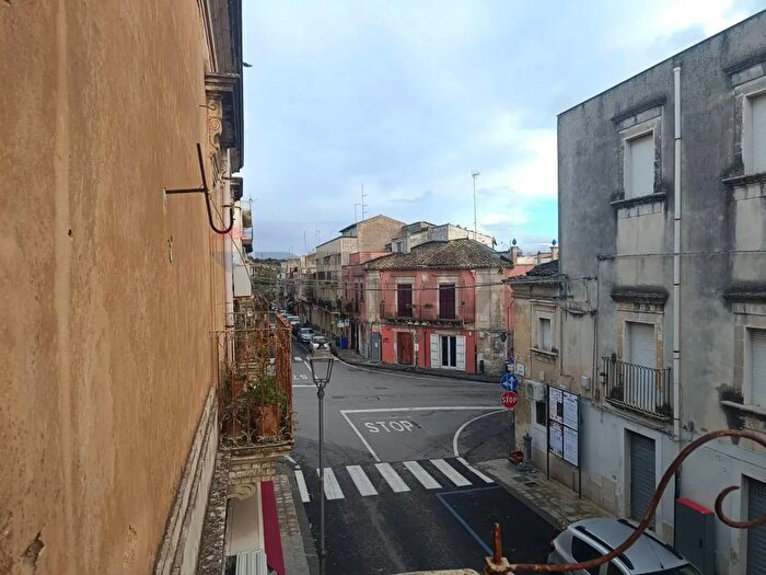 Casa con 5 locali in vendita in Via Libertà, Sortino