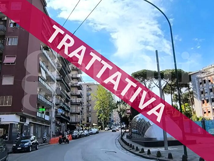 Appartamento trilocale in vendita in Via Gabriele Jannelli, Napoli