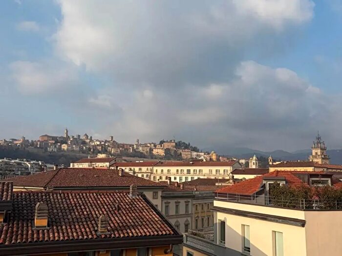 Appartamento quadrilocale in vendita in Passaggio Don Seghezzi, Bergamo