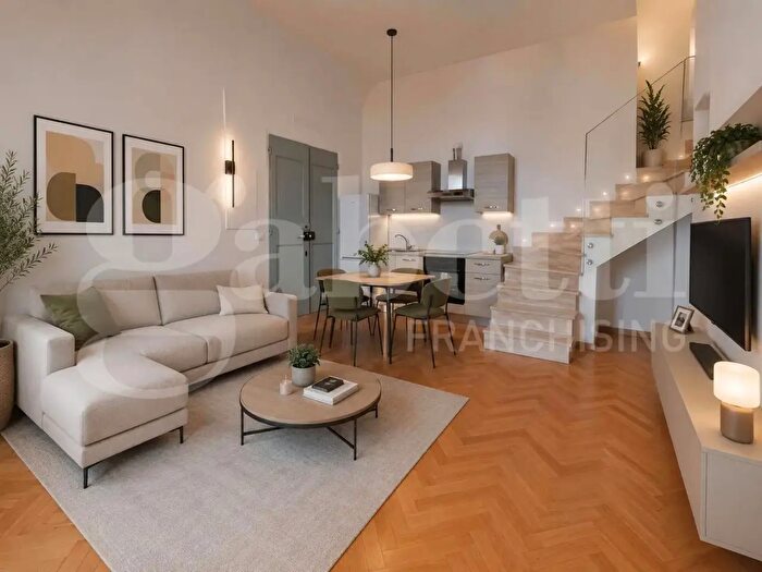 Appartamento quadrilocale in vendita in Via Santo Stefano, Bologna