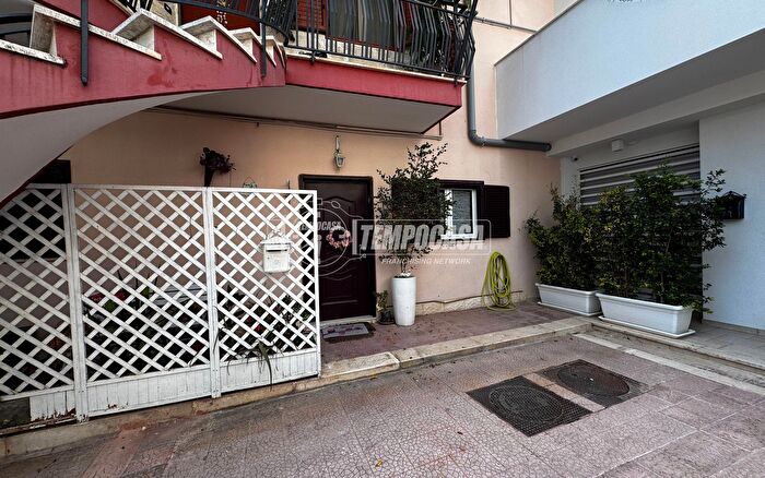 Appartamento trilocale in vendita in Via Montesano, Capurso