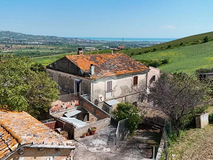 Casa con 5 locali in vendita in Via dei Vasari, Atri