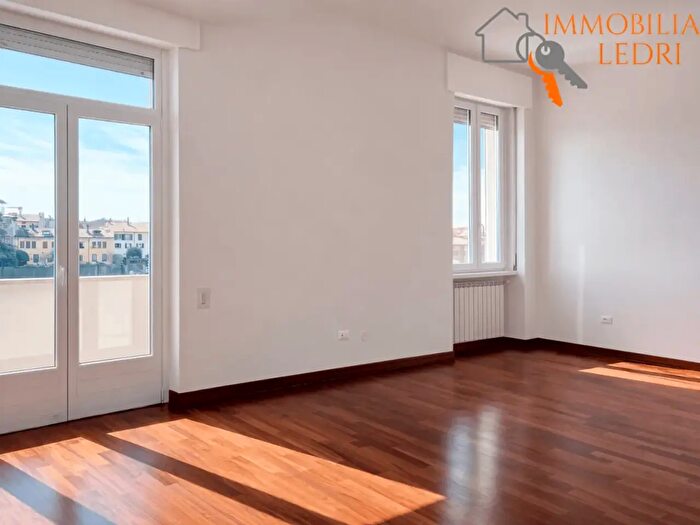 Appartamento quadrilocale in affitto in Lungadige Cangrande, Verona