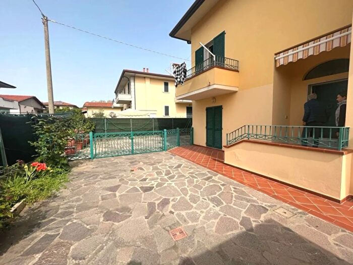 Appartamento quadrilocale in affitto in Massa