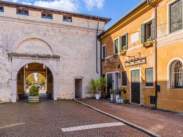 Appartamento con 6 locali in affitto in Borgo Camillo Benso di Cavour, Sant'Agnese, Treviso
