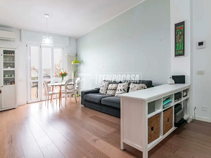 Appartamento trilocale in vendita in Via Dalie, Cusano Milanino