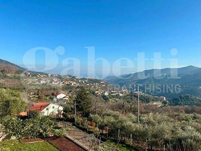 Casa con 5 locali in vendita in Via Contrada, Vado Ligure