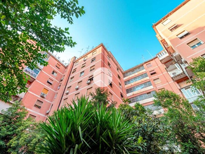 Appartamento trilocale in affitto in Via Lago Tana, Africano Villa Chigi, Roma