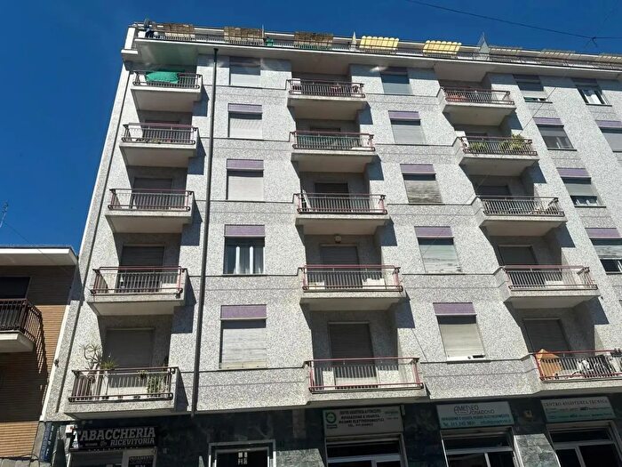 Appartamento trilocale in vendita in Via Renato Martorelli, Torino