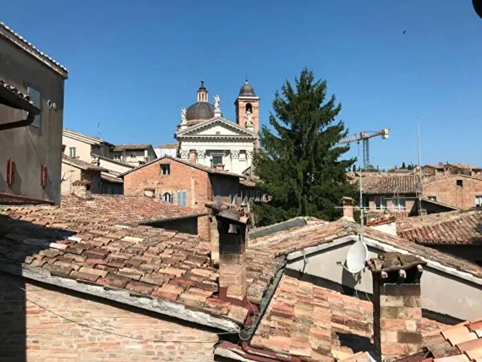 Appartamento con 6 locali in vendita in Urbino